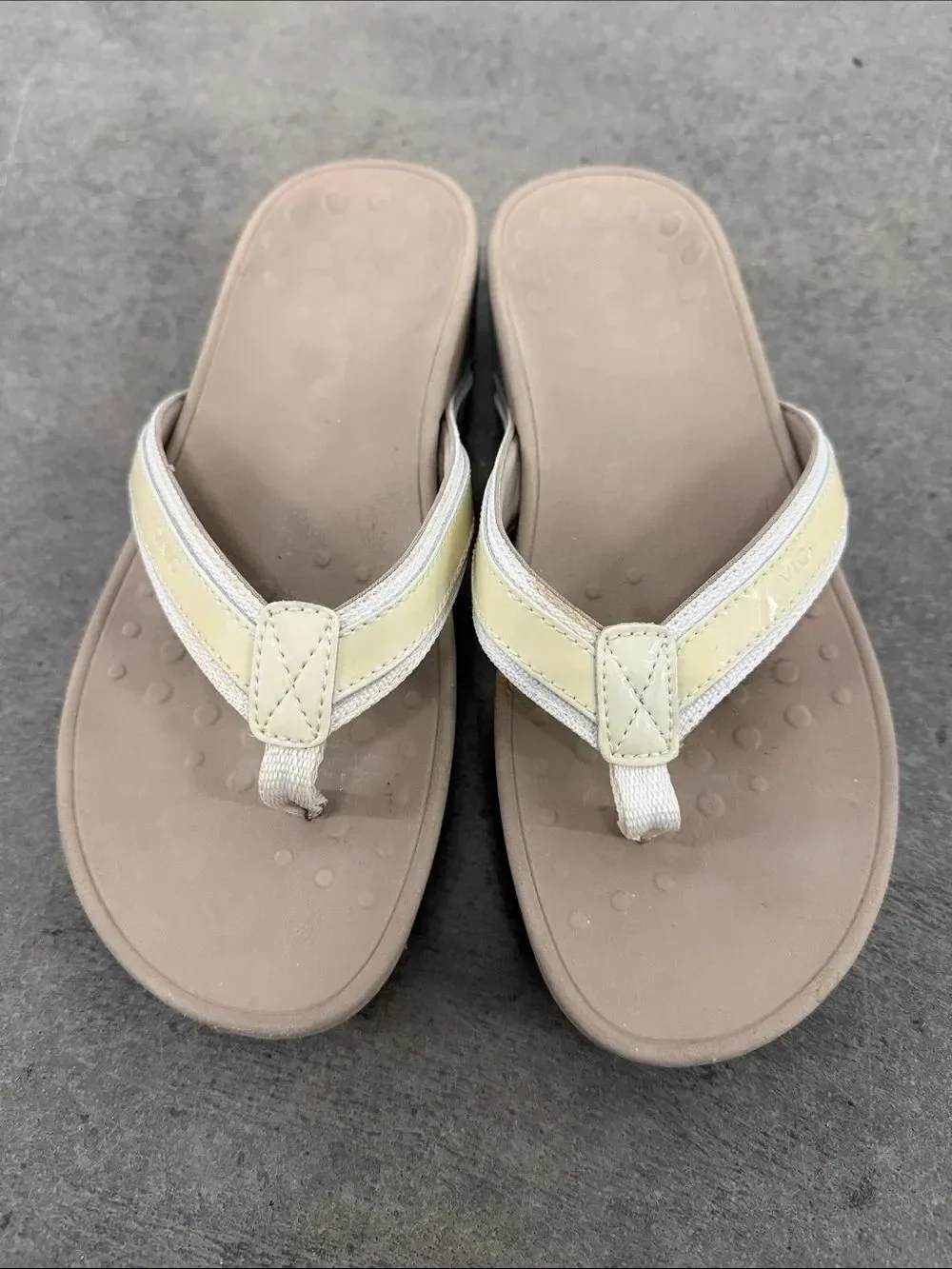 Vionic Women’s Beige and Pale Yellow Thong Sandals
